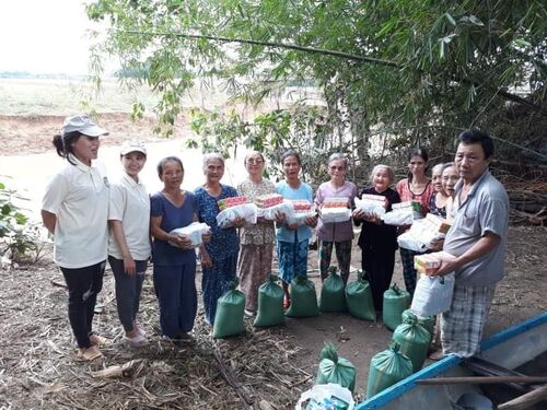 Thăm và giúp đỡ đồng bào nạn nhân bão lụt tại Đại Lộc, Quảng Nam