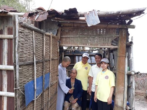 Tiếp tục hành trình tình thương đi thăm và giúp đỡ đồng bào nạn nhân bão lụt nghèo tại Đại Lộc, Quảng Nam