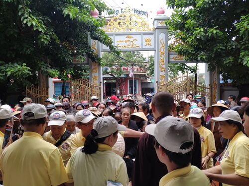 Cứu trợ đồng bào nạn nhân bão lụt tại Quảng Trị