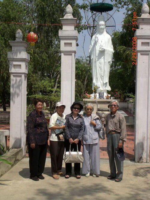 Hình ảnh từ thiện do đạo hữu Lệ Hoa Wilson và thân hữu của Hội thực hiện tại Sài gòn