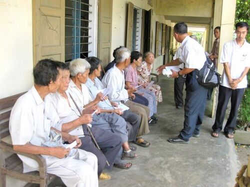 Giúp đỡ đồng bào phong cùi tại trại phong Hòa Vân, Đà Nẵng