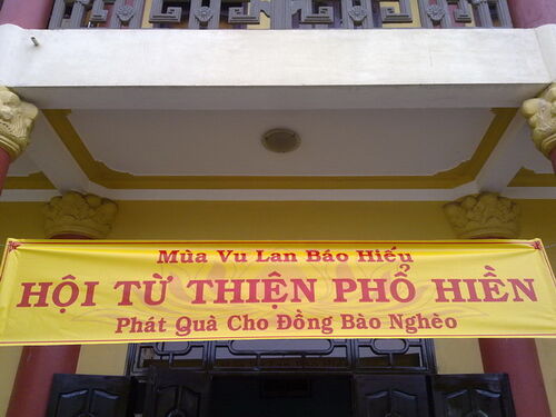 Hình ảnh ủy lạo đồng bào nghèo tại Quy Nhơn