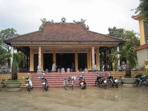 Hình ảnh thăm dò và sơ khởi cứu trợ nạn nhân bão lụt tại Bình Định