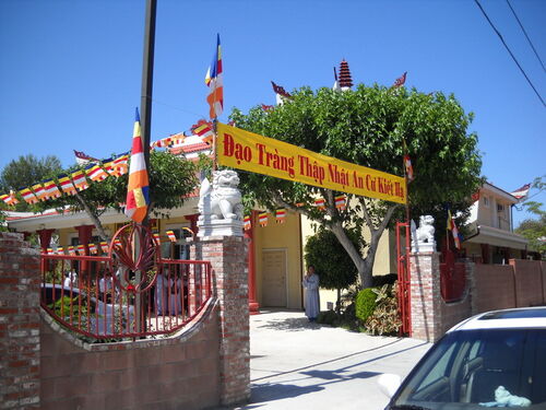 Thăm viếng trường Hạ Phật Học Viện Quốc Tế tại thành phố North Hills, California