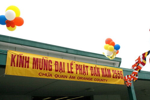 Đạo Tràng Pháp Hoa chùa Phổ Hiền và Hội Từ Thiện Phật Giáo Phổ Hiền tham dự lễ Phật đản tại chùa Quan Âm Orange County