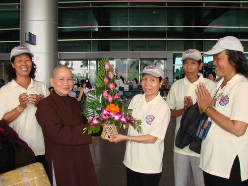 Hình ảnh từ thiện của Sư cô Thích Nữ Hoa Tâm tại Sài gòn