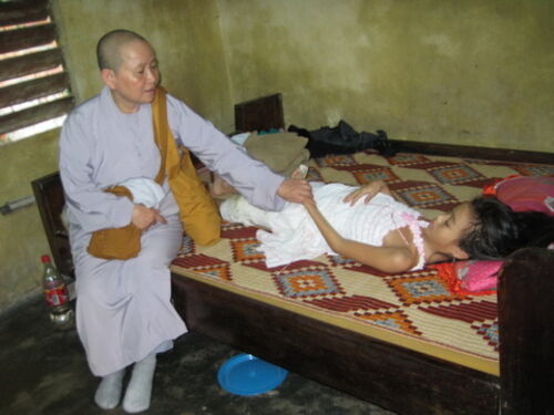 Những hình ảnh tình người cảm động của Hội Từ Thiện Phật Giáo Phổ Hiền