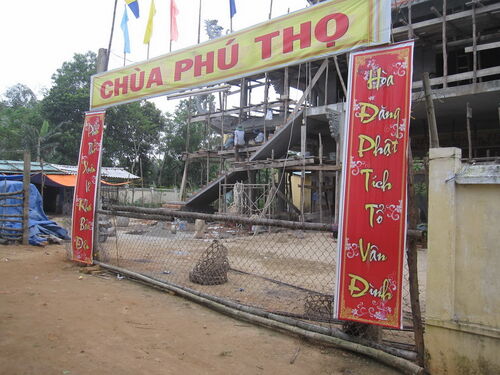Hình ảnh trao tiền bảo trợ hàng tháng tại miền trung