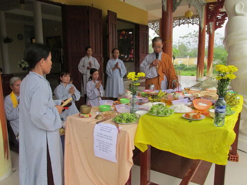 Hình ảnh một buổi lễ cầu nguyện, phóng sanh, và từ thiện hồi hướng tại chùa Phú Thọ