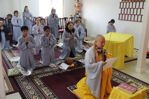 Hình ảnh một buổi lễ quy y Tam Bảo tại chùa Phổ Hiền