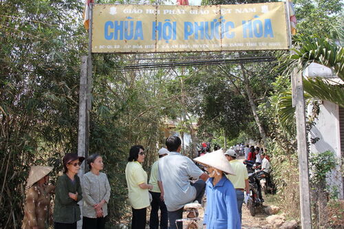 Giúp đỡ người mù và đồng bào nghèo tại Tây Ninh nhân dịp đầu năm Giáp Ngọ