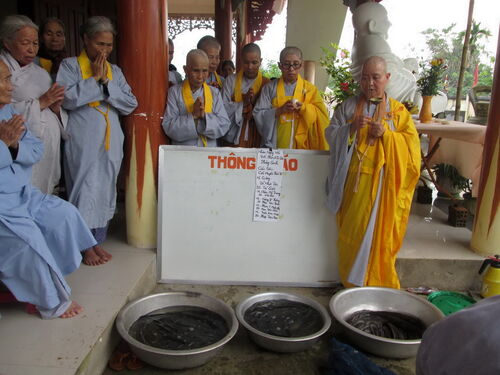 Một số hình ảnh sinh hoạt Phật sự của Sư cô Thích Nữ Hoa Tâm tại chùa Phú Thọ