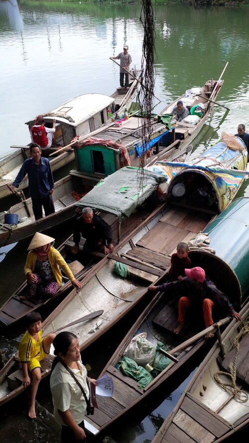 Thiện nguyện viên tại Huế đi thăm và giúp đỡ đồng bào nghèo nhân dịp Tết