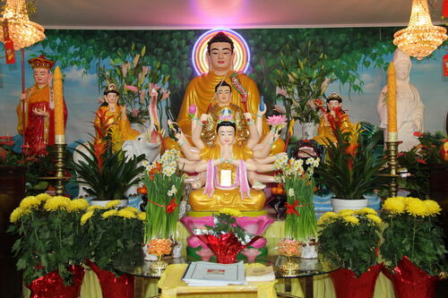 Trang nghiêm chánh điện chùa Phổ Hiền chuẩn bị đón Tết Bính Thân