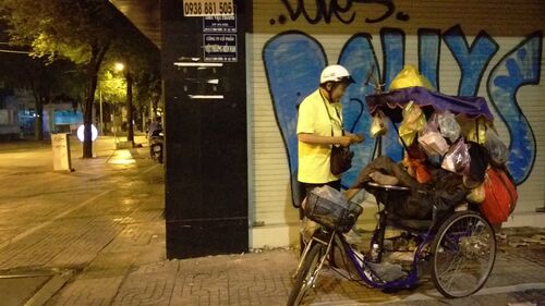 Giúp đỡ người nghèo khó, bệnh nhân nan y, và người vô gia cư tại Sài Gòn nhân mùa Phật Đản