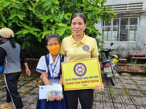 Trao học bổng cho các em học sinh nghèo tại Cà Mau