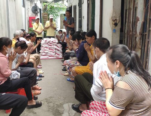 Giúp đỡ bệnh nhân lọc thận tại Hà Nội nhân mùa Phật đản