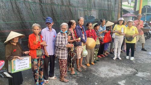 Giúp đỡ đồng bào nghèo và khuyết tật tại Sài gòn nhân mùa Vu Lan