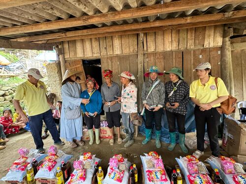 Hình ảnh cứu trợ nạn nhân bão lụt tại Lào Cai ngày 1 & 2