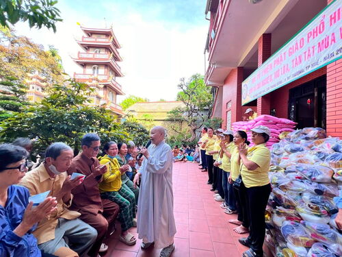 Hình ảnh chương trình từ thiện mùa Vu Lan tại Huế