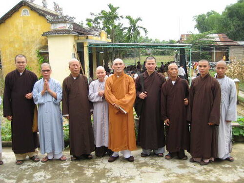 Một số hình ảnh từ thiện tháng 10 năm 2007 do Sư Cô Thích Nữ Hoa Tâm thực hiện tại Việt nam