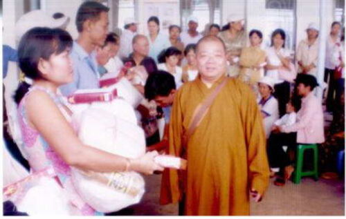 Hỗ trợ chùa Hội Sơn uỷ lạo đồng bào bệnh nhân nghèo nhân dịp Tết